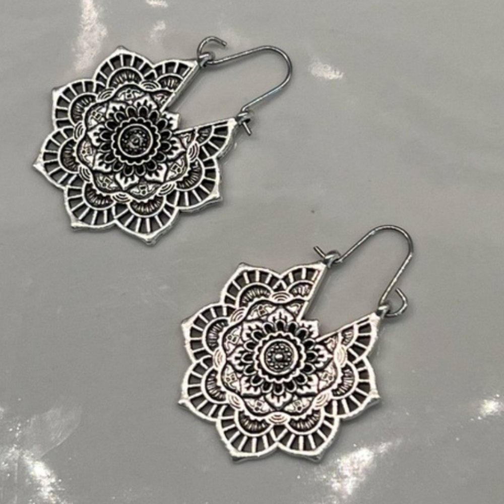 NEW Boho Vintage Design Mandala Dangle Floral Earrings